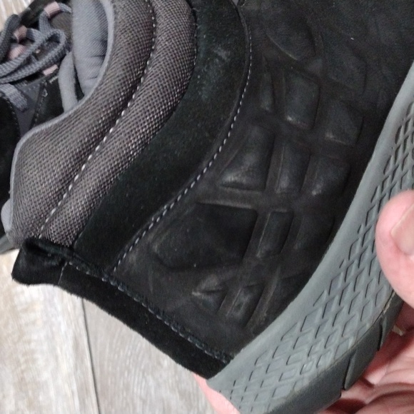 Easy Spirit black suede hiking boots. Size 11 - Picture 7 of 13